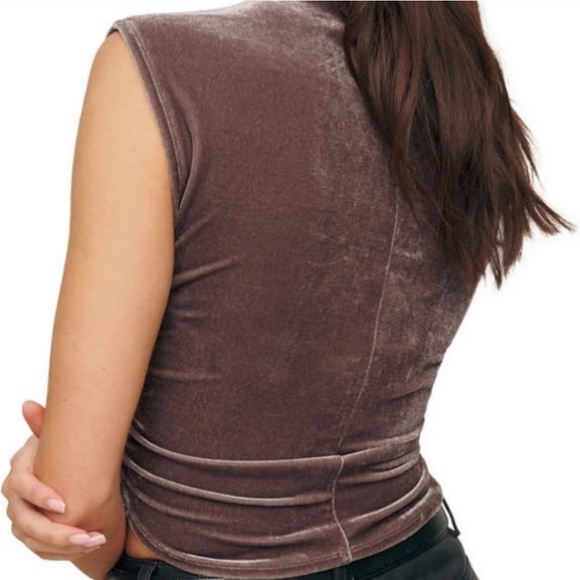New Reformation Lindy Mockneck Top in Umber Velvet Medium - Picture 4 of 9